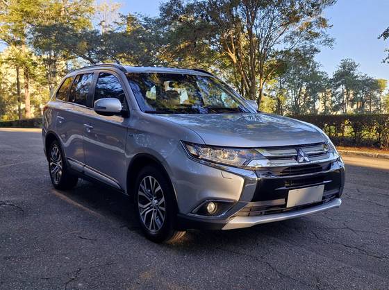 MITSUBISHI OUTLANDER 3.0 GT 4X4 V6 24V GASOLINA 4P AUTOMÁTICO